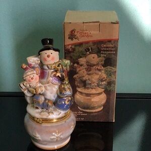Kirklands Potter's Garden Ceramic Snowman Keepsake Trinket Box Hand Painted